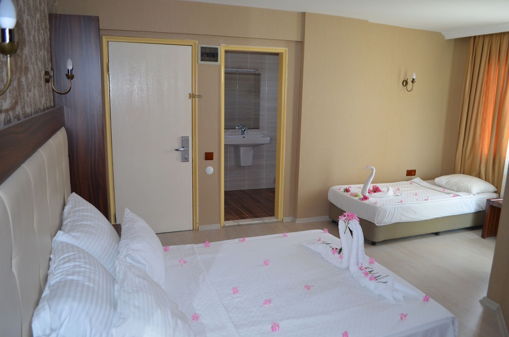 Kalif Hotel — Ayvalik — photo 3