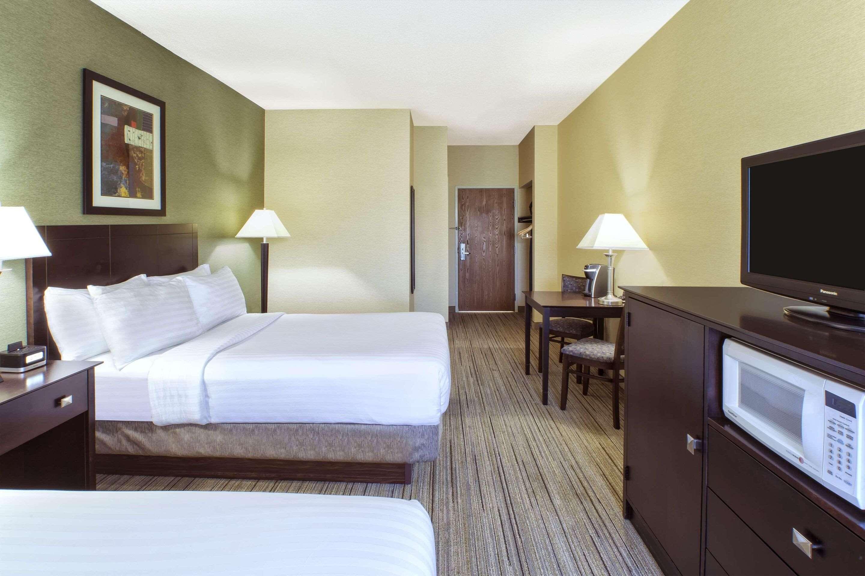 Country Inn & Suites by Radisson Benton Harbor St. Joseph MI - photo 2