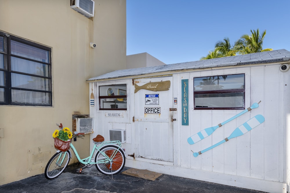 Tropic Isle Hotel and Apartment - photo 3