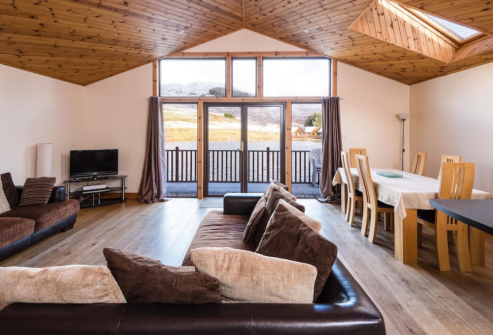 Scottish Highland Lodge — 4-Star Luxury Hotel in Pitlochry, United Kingdom