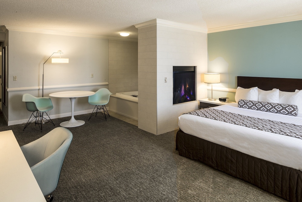 Crowne Plaza Suites Pittsburgh South by IHG - photo 17