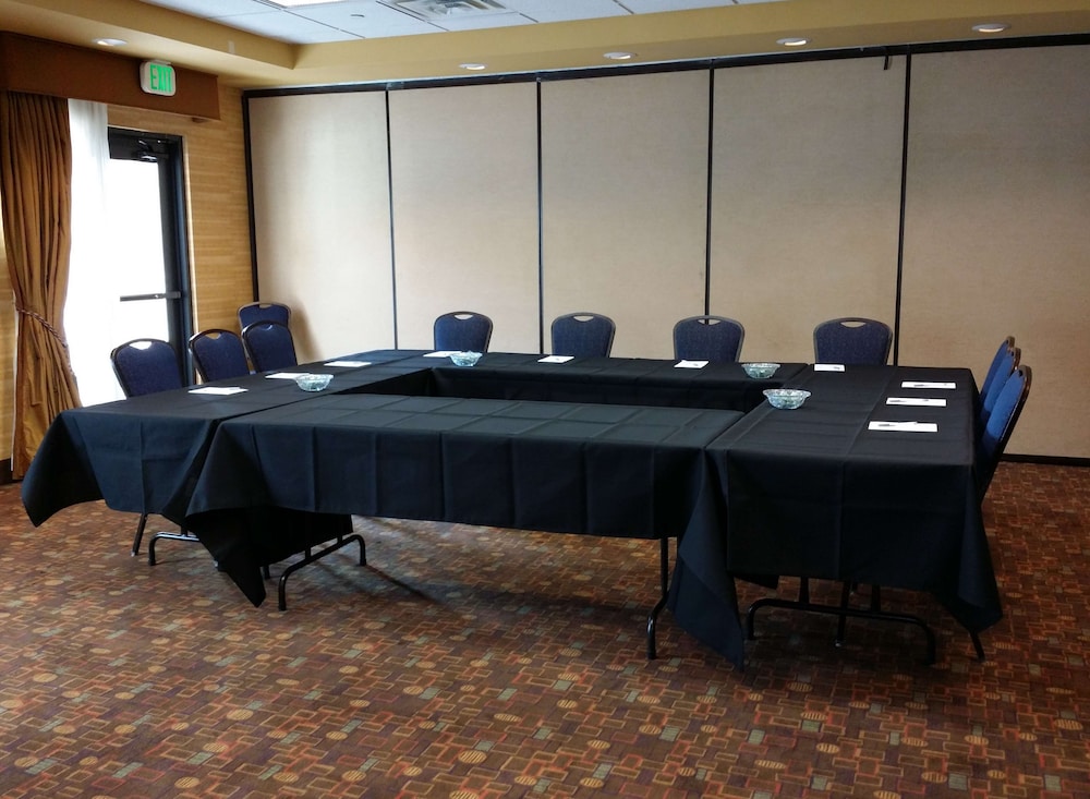 Hampton Inn & Suites Albuquerque Coors Road - photo 35