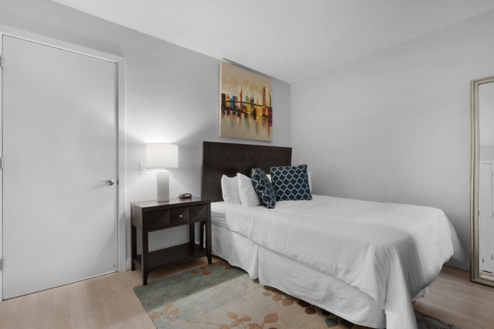 Global Luxury Suites at The White House - photo 9