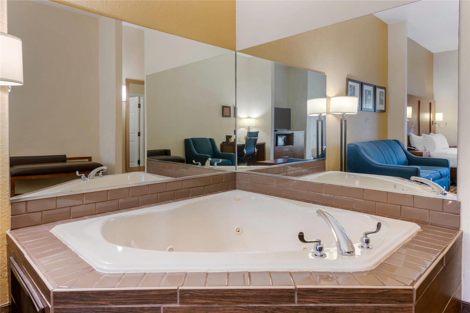 Comfort Suites Lady Lake The Villages - photo 16