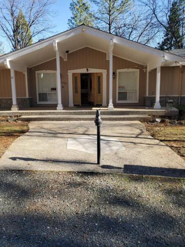 Grass Valley Oasis Spacious Family Retreat Near Rollins Lake — Grass Valley