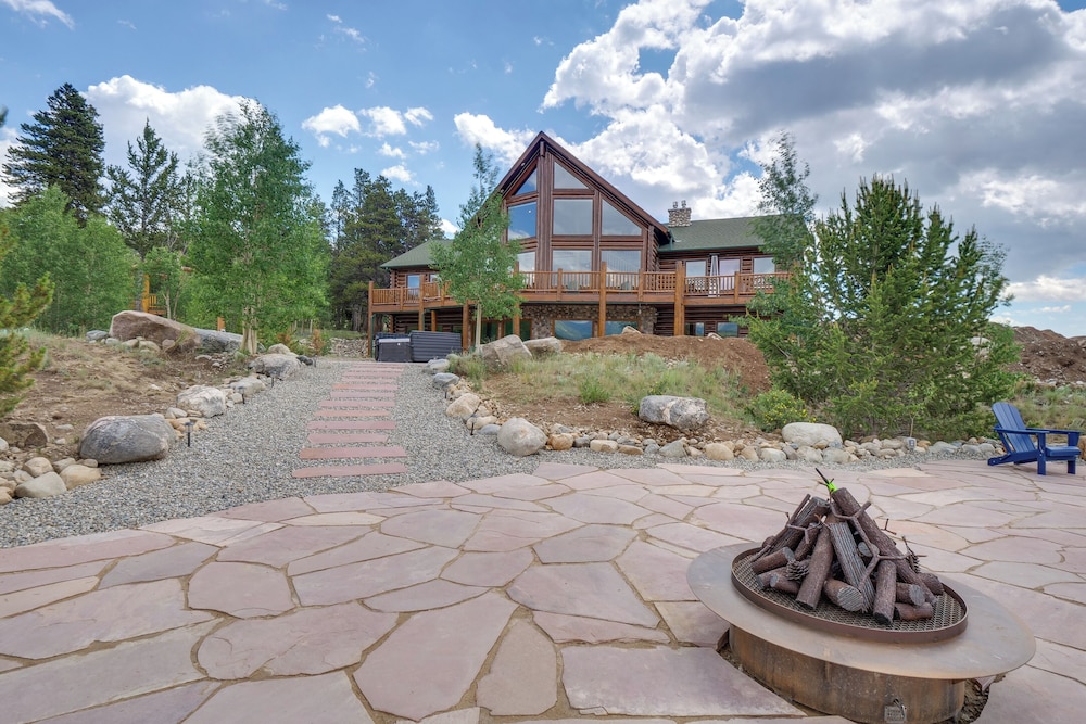 Alma Mountain Getaway with Private Hot Tub and Views in Alma, United States