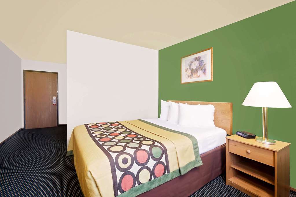 Super 8 by Wyndham Marshall - photo 11