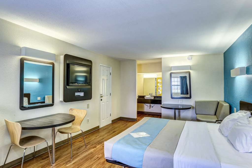 Motel 6 Dickson TN - photo 10