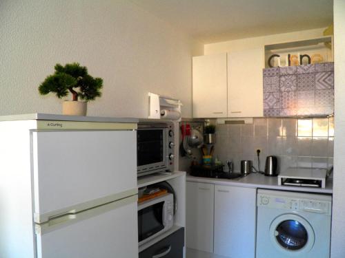 Apartment Deux pi ces 200m de la plage avec parking priv 4 — 4-Star Luxury Hotel in Sete, France
