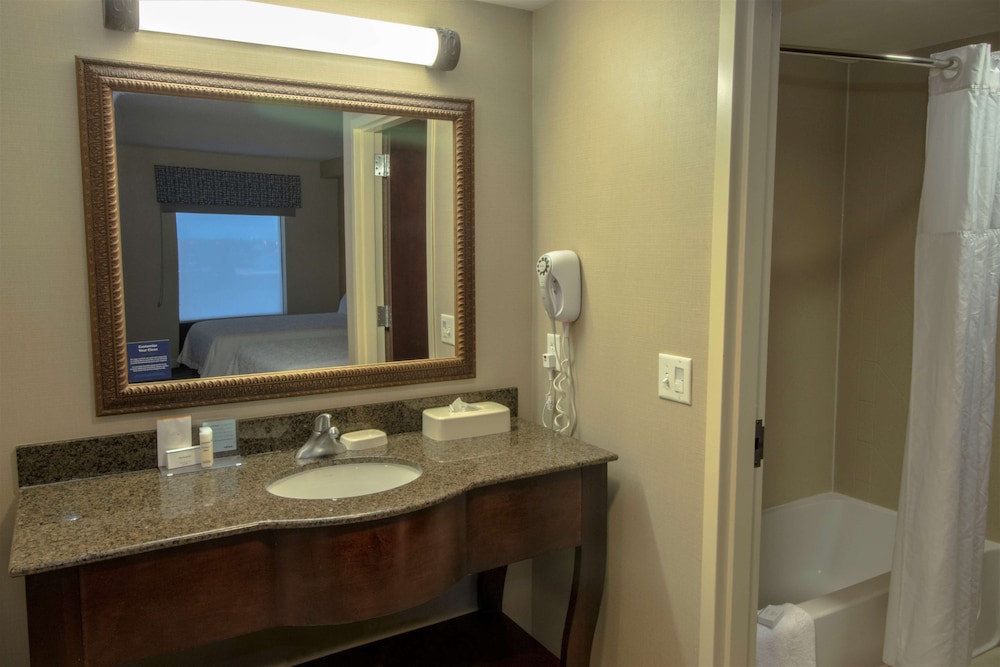 Hampton Inn & Suites Chesapeake Battlefield Blvd. - photo 26