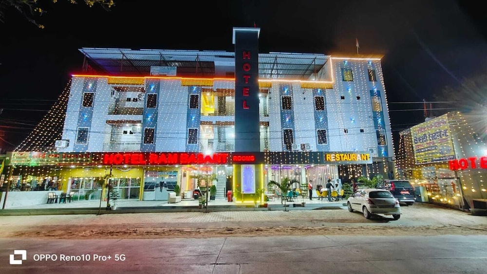 Ram Basant Hotel & Resturant in Sikar, India