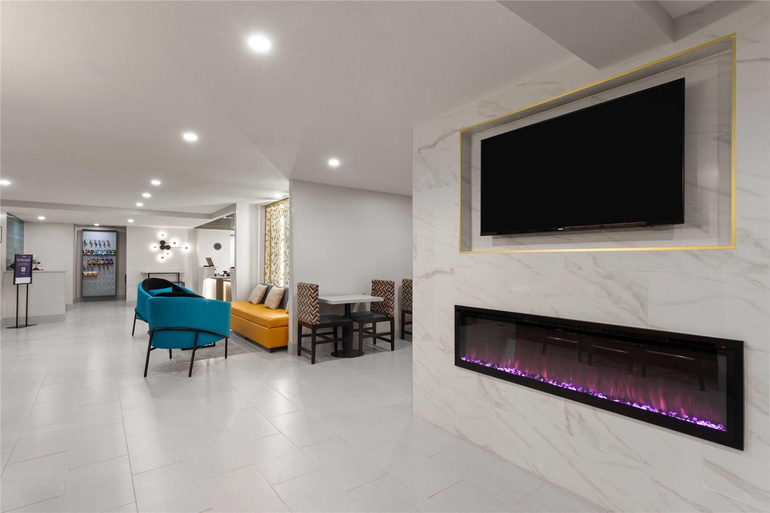 La Quinta Inn & Suites by Wyndham Atlanta Roswell - photo 5