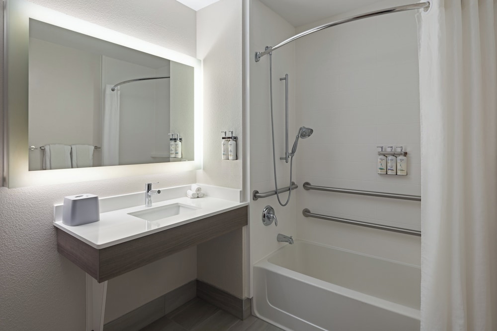 Holiday Inn Express Sheboygan Kohler by IHG - photo 26