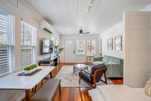 Historic Heights Artist Bungalow #1 — 4-Star Luxury Hotel in Houston, United States