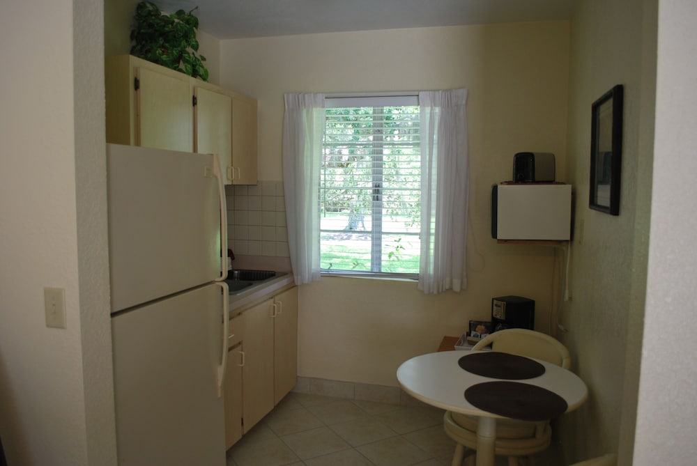 Mar Bay Motel &Suites - photo 29