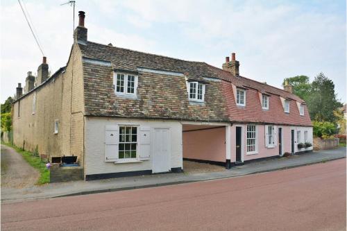Cosy Courtyard Cottage sleeps 4 with Log Burner close to Cambridge — 4-Star Luxury Hotel in Cambridge, United Kingdom
