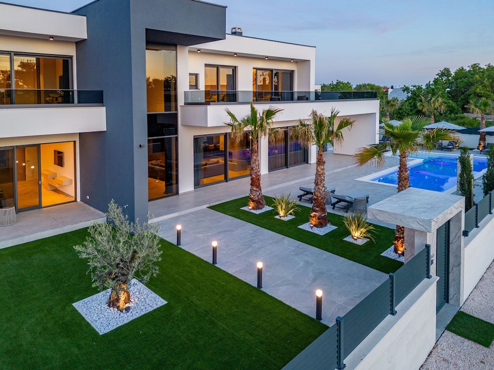 Villa Neo ZadarVillas — 4-Star Luxury Hotel in Nin, Croatia