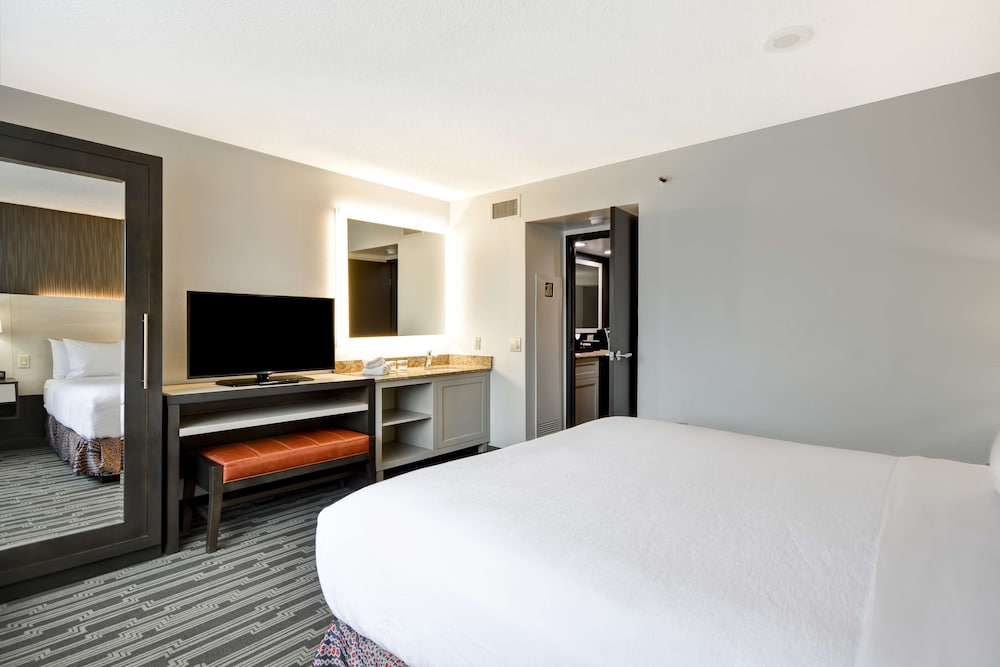 Embassy Suites Hotel Charlotte - photo 17