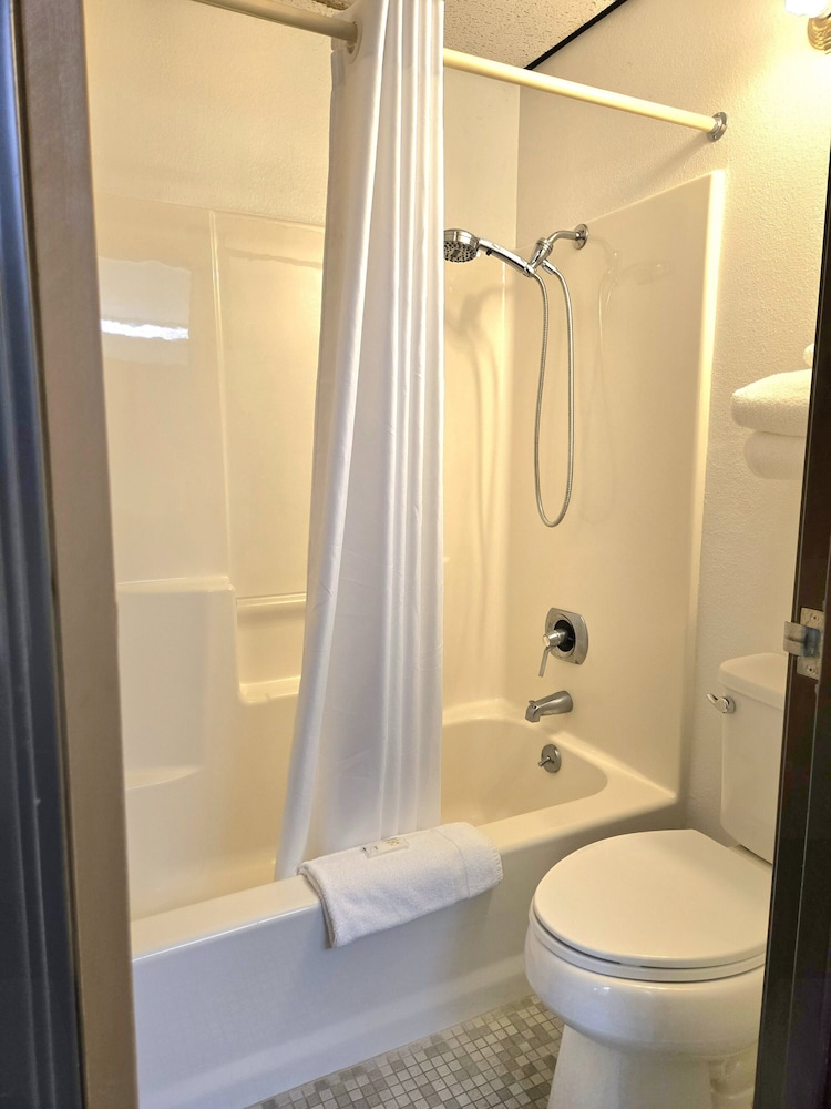 American Inn Ozark - photo 17