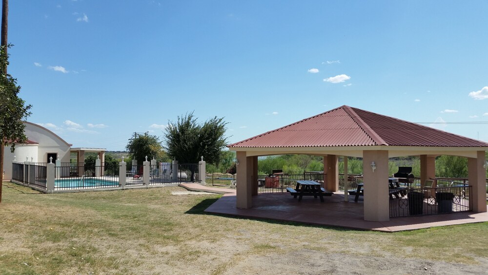 Lakeview Inn & Suites - photo 41