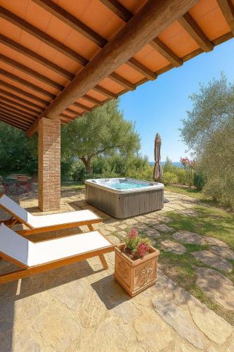 Country Charm & Jacuzzi vote 5 other OTA — 4-Star Luxury Hotel in Cetona, Italy