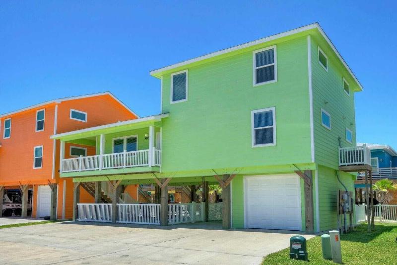 Reel Life Dreams by Avantstay Pool Near Beach - photo 27