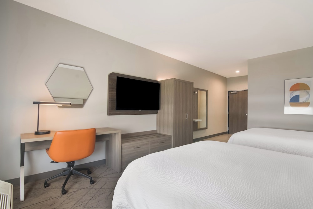 Holiday Inn Express & Suites Springdale Fayetteville Area - photo 14