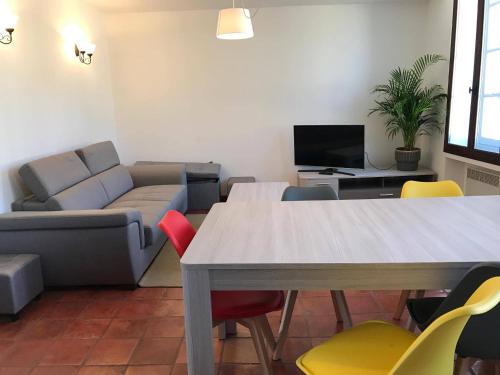 Appartement Au Coeur de Carcassonne — 4-Star Luxury Hotel in Carcassonne, France