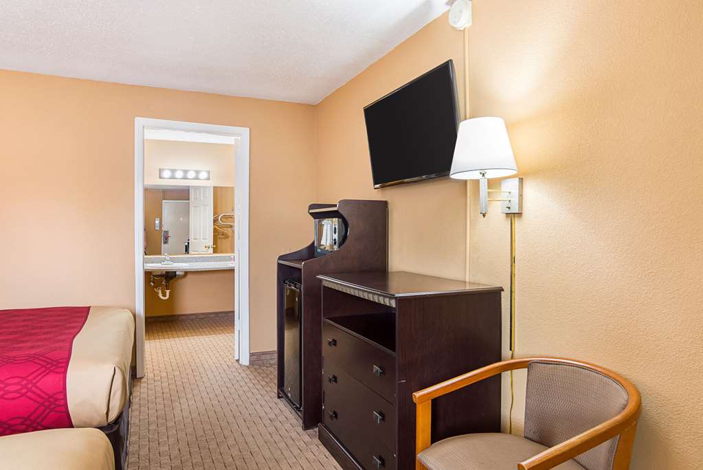 Econo Lodge Jacksonville near Little Rock Air Force Base - photo 9