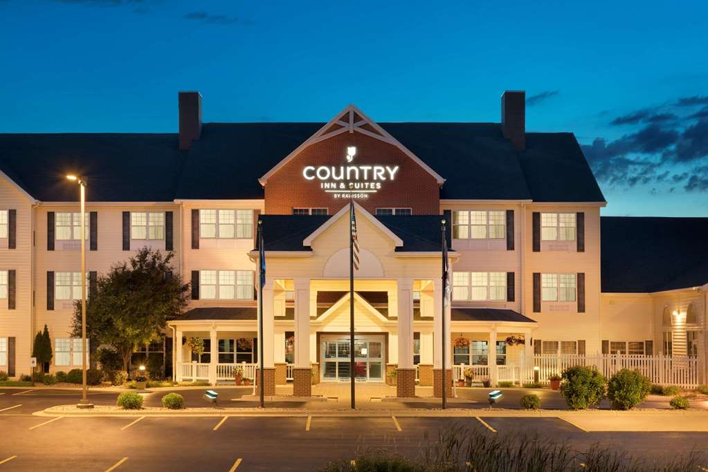 Country Inn & Suites by Radisson Appleton North WI - featured photo
