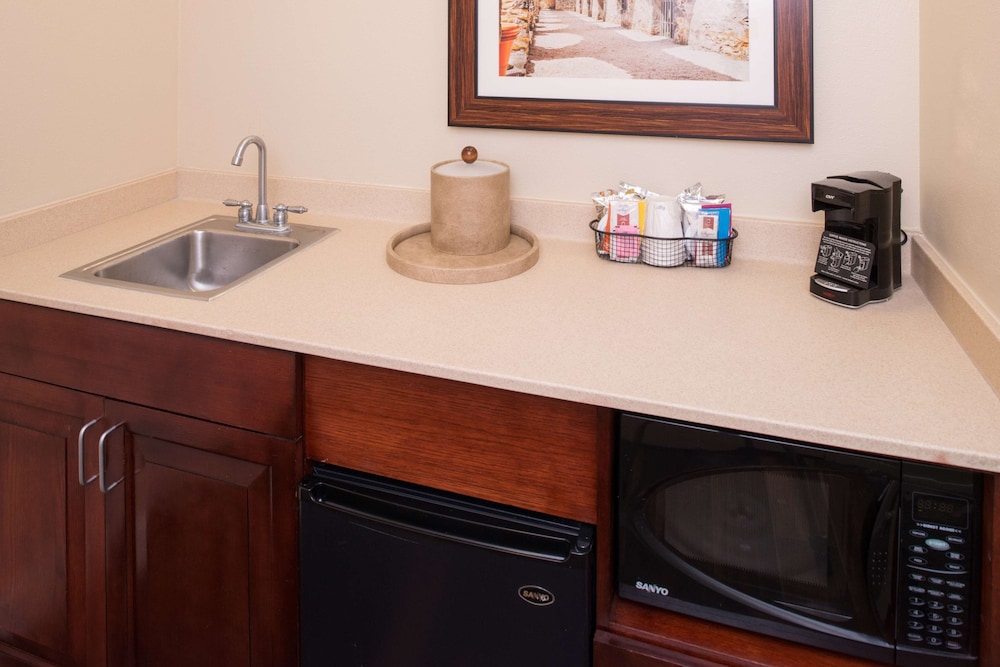 Hampton Inn & Suites Schertz - photo 10