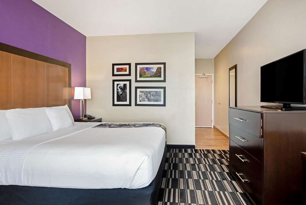 La Quinta Inn & Suites by Wyndham Cedar City - photo 13