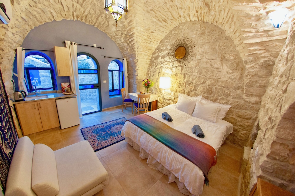 Artist Quarter Guesthouse B&B — 4-Star Luxury Hotel in Safed, Israel
