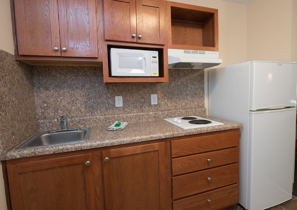 Red Roof Inn & Suites Dickinson - photo 19