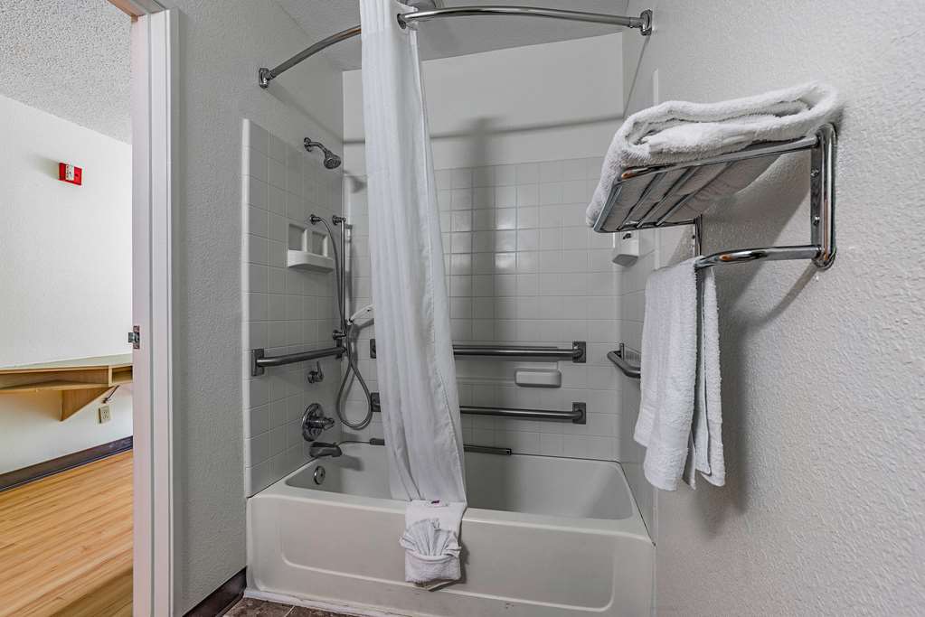 Motel 6 Charlotte NC University - photo 16