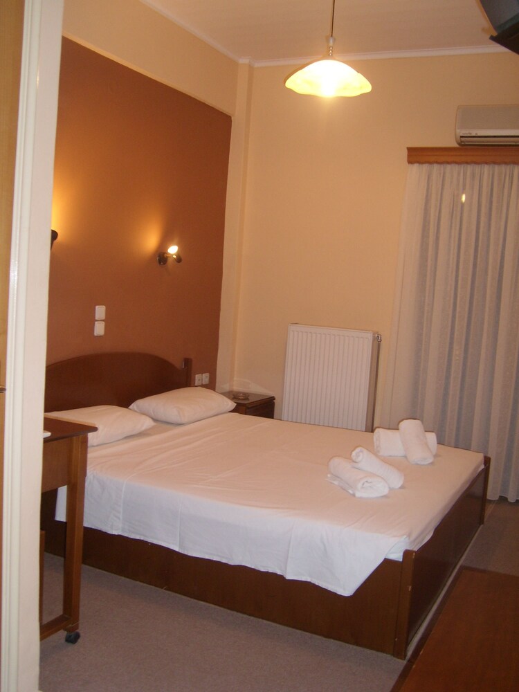 Hotel Themisto — Aigio — photo 3