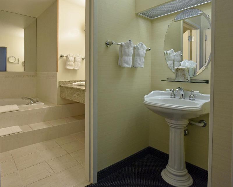 Maron Hotel & Suites - photo 11