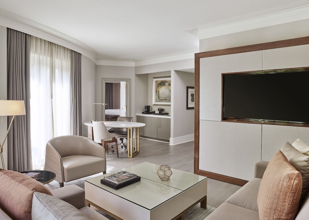 Hotel Crescent Court - photo 15