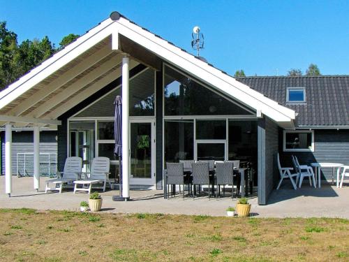 Awesome Home In Rødby With Sauna — 5-Star Luxury Hotel in Rodby, Denmark
