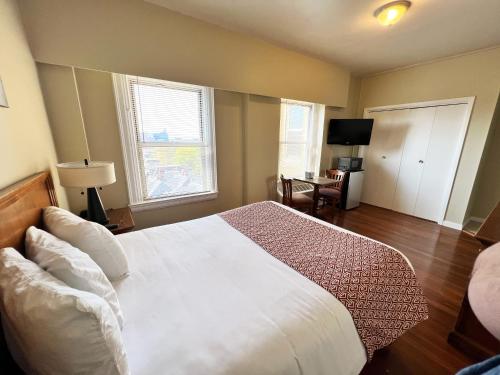 Lenox Hotel and Suites - photo 16