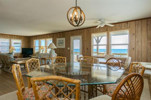 Yorkshire by Oak Island Accommodations - photo 18