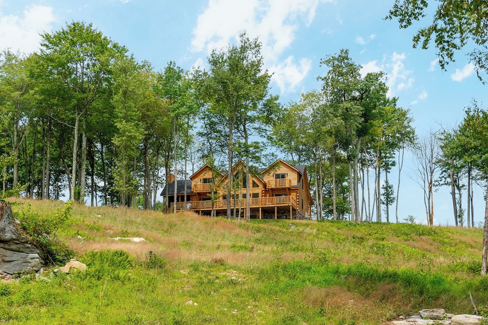 Longview Lodge by Taylor Made Deep Creek — 4-Star Luxury Hotel in Mchenry, United States