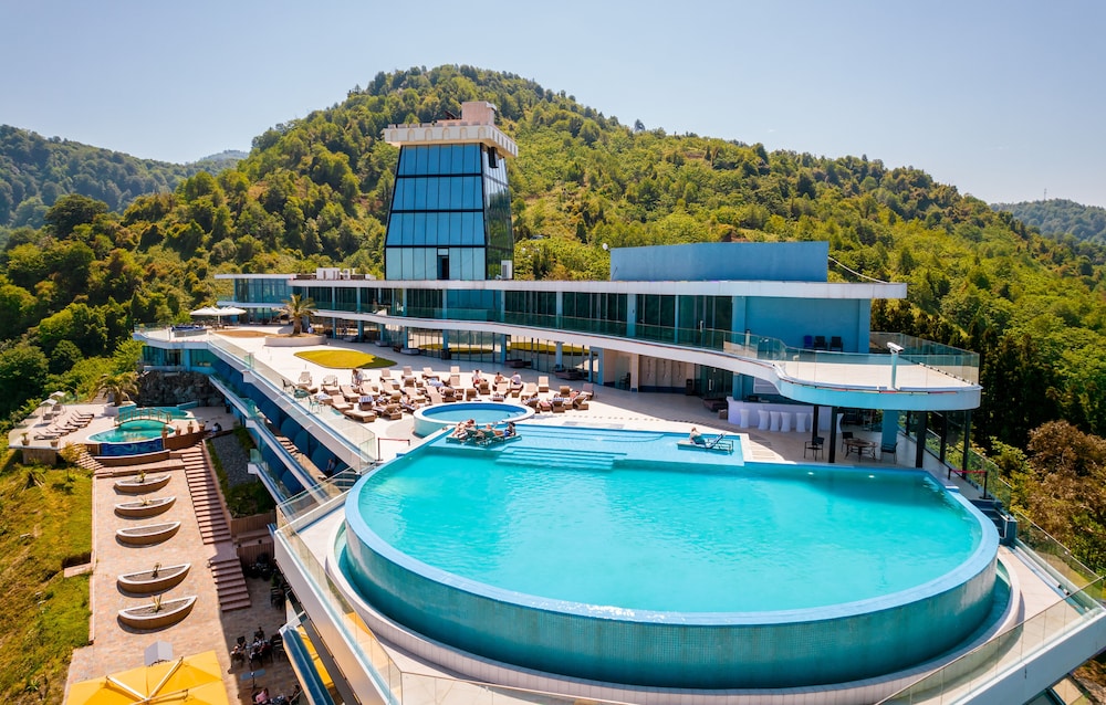 Infinity pool