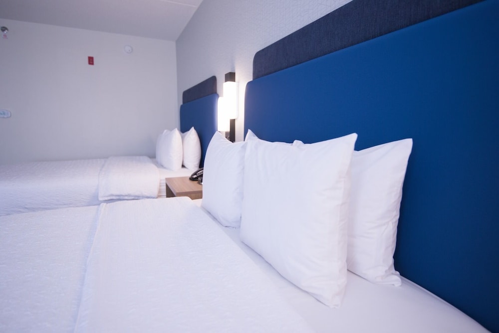 Hampton Inn Chicago Carol Stream - photo 17