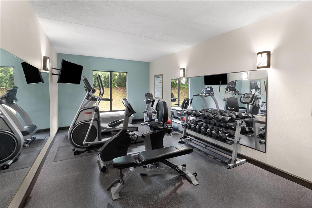 Wingate by Wyndham Greensboro Coliseum - photo 9