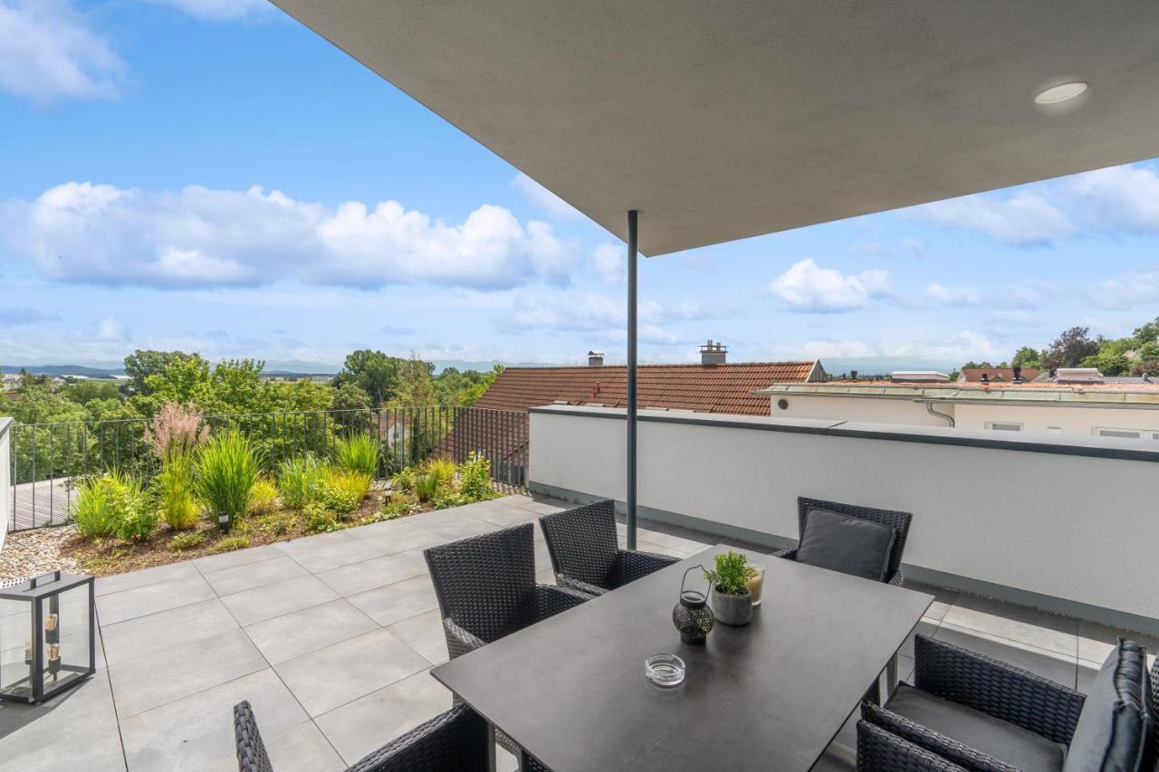 ANYTIME Penthouse mit Terrasse und Bergsicht — 4-Star Luxury Hotel in Friedrichshafen, Germany