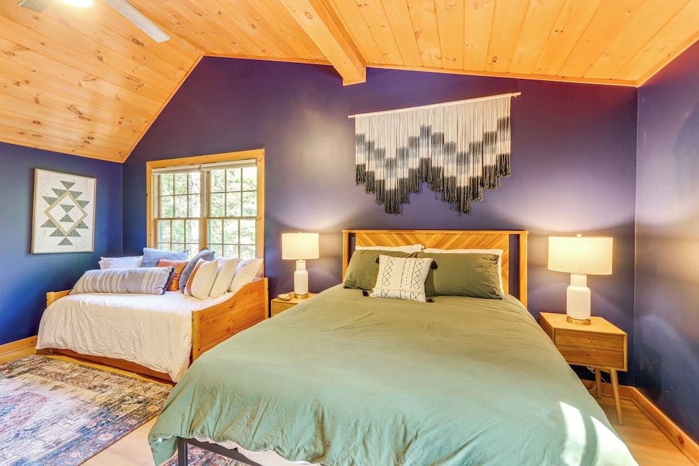 Cozy Ellijay Cabin Hot Tub Yard and Resort Access - photo 23