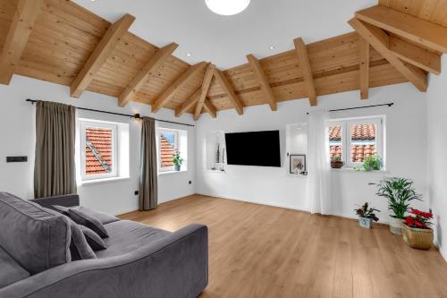 Apartment Vise Old Town Center Stone Terrace — 4-Star Luxury Hotel in Omis, Croatia