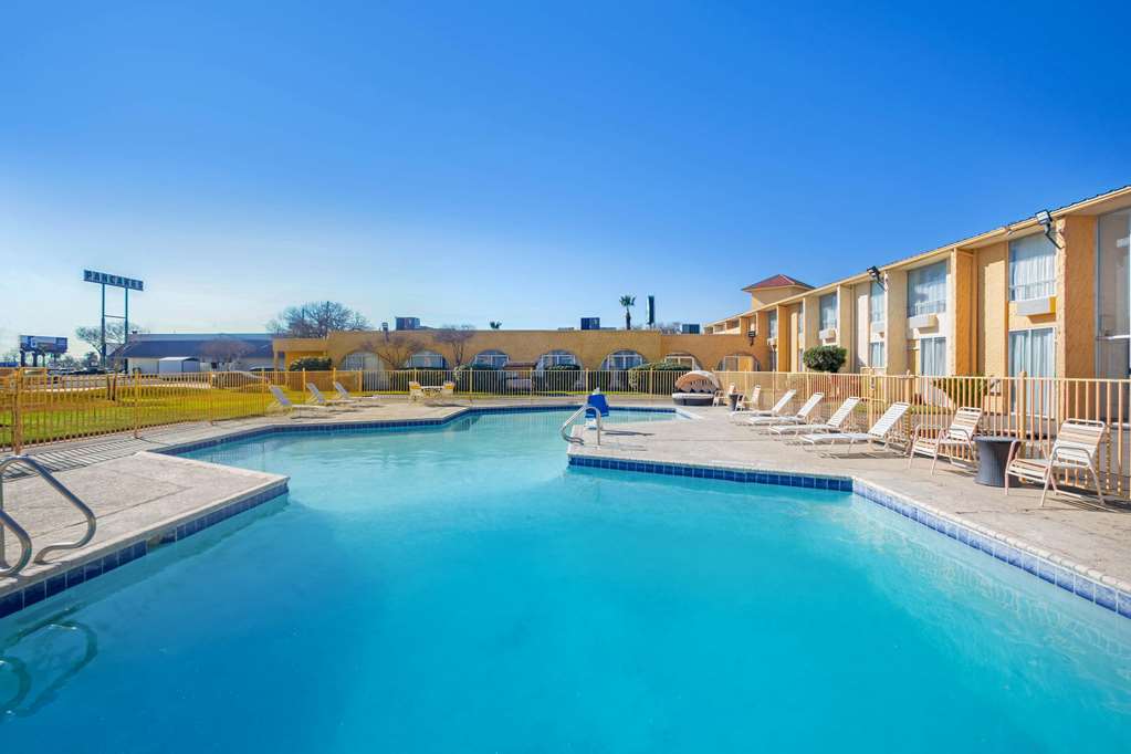 Days Inn by Wyndham Del Rio - photo 14