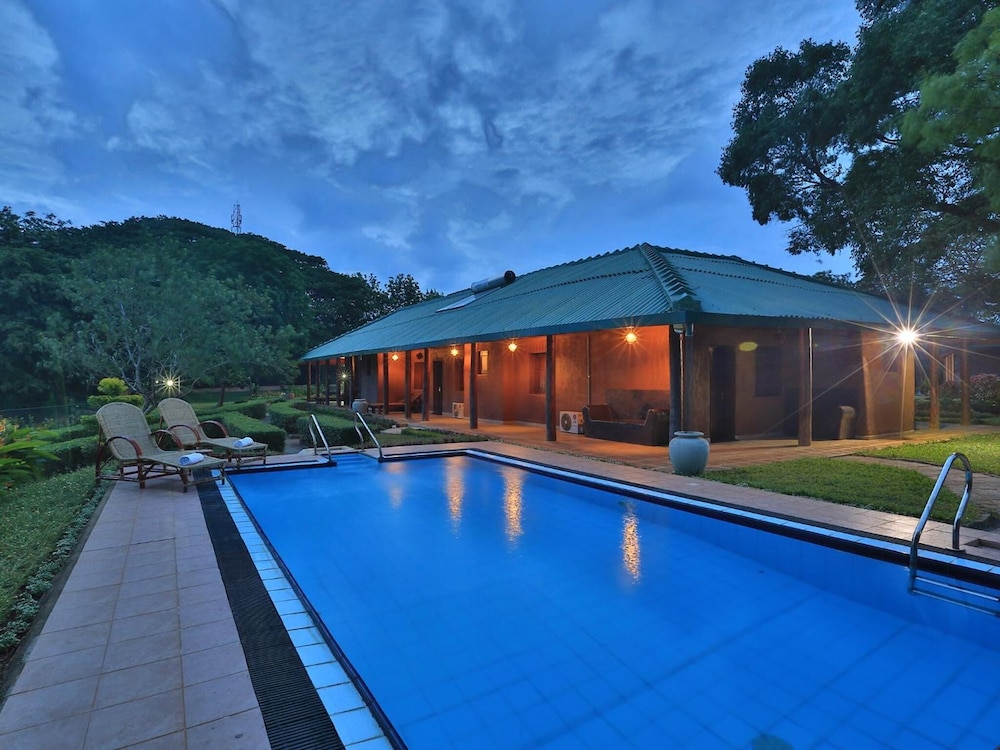 Grand & Gangula in Dambulla, Sri Lanka